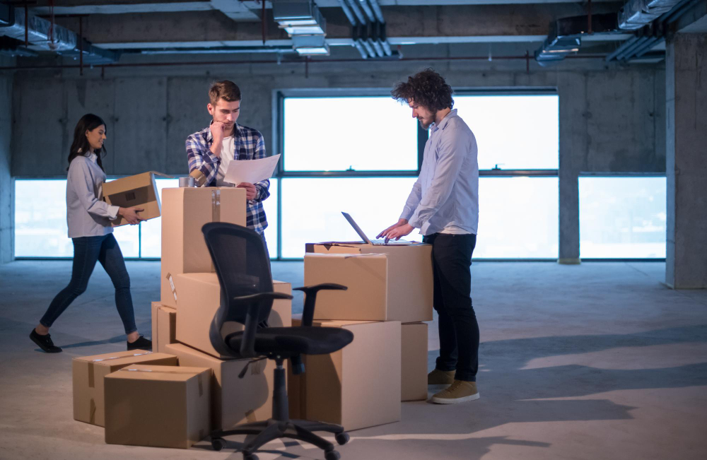 Why Hiring Professional Movers Makes Business Relocation Simpler img